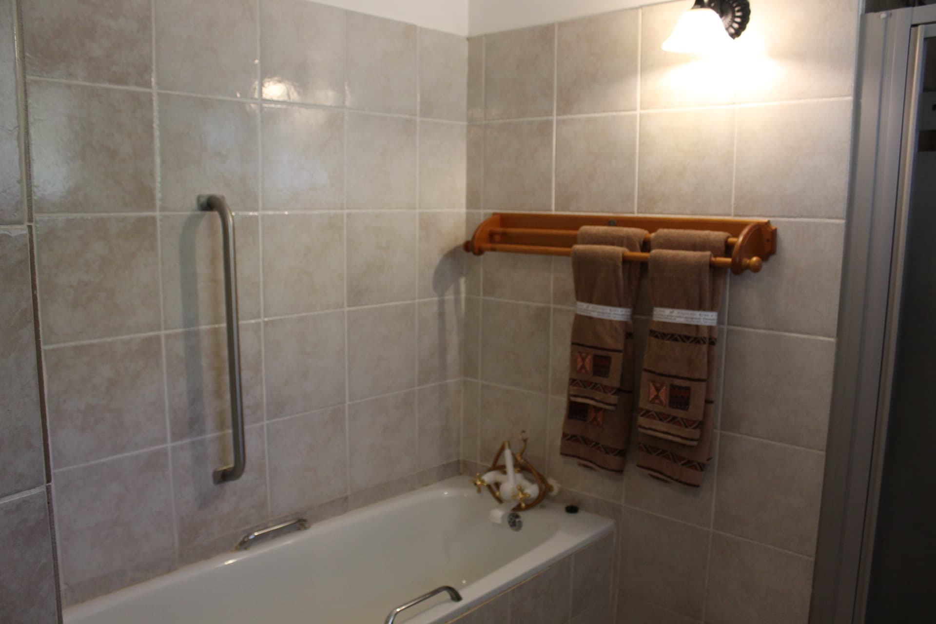 Executive Suite bathroom